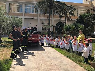 mazara-pompieri-per-un-giorno-lavventura-dei-bambini-della-scuola-dellinfanzia-sacro-cuore