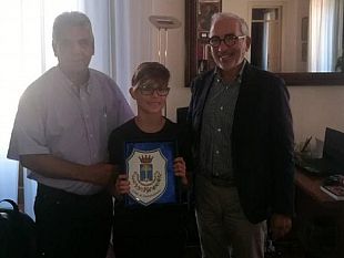 il-piccolo-artista-daniele-pollina-premiato-dal-sindaco-alfano