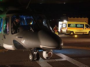 un-elicottero-dell82-centro-c-s-a-r-di-trapani-salva-due-uomini-in-pericolo-di-vita
