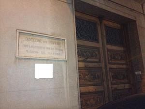 mazara-il-comando-di-polizia-municipale-consegna-delle-scarpe-oggetto-di-sequestro-amministrativo-al-centro-boccone-del-povero