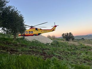 incidente-sul-lavoro-agricoltore-resta-incastrato-sotto-trattore-capovolto