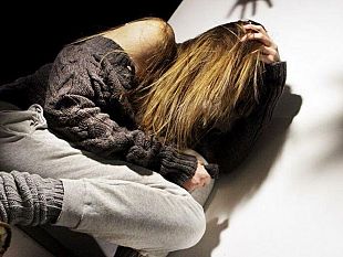 il-padre-smentisce-salvo-ricredersi-la-figlia-violentata-vergogna-o-paura
