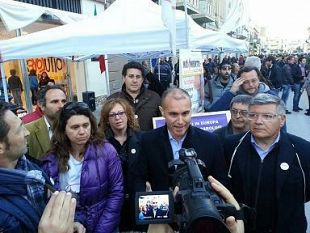 i-candidati-alle-amministrative-mazaresi-e-i-candidati-ignazio-corrao-e-paola-sobbrio-alle-elezioni-europee-del-m5s-hanno-incontrato-i-cittadini-al-gazebotour