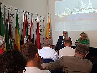 incontro-fra-lon-eleonora-lo-curto-e-gli-operatori-della-filiera-ittica-impegno-anche-per-lescavazione-del-porto