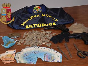 polizia-arresta-pusher-nel-centro-di-accoglienza-ivoriano-aveva-fatto-la-sua-base-di-spaccio-nel-cas-di-salemi