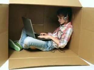 le-trappole-della-rete-virtuale-nella-terza-puntata-di-social-lighthouse