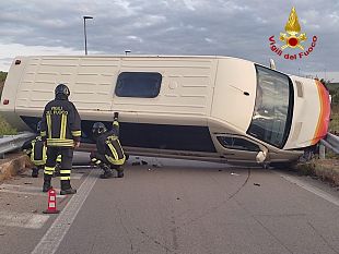 trapani/autostrada-a29-autista-perde-controllo-di-un-pulmino-due-feriti-e-traffico-bloccato
