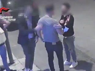 video-marsala-risse-nel-centro-storico-i-carabinieri-arrestano-tre-persone-un-altro-e-ricercato