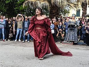 il-corteo-storico-di-santa-rita-ospite-donore-a-vittoria