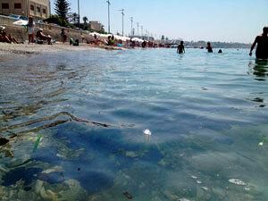 grosse-chiazze-d-olio-nel-mare-di-san-vito-mistero-sulle-cause