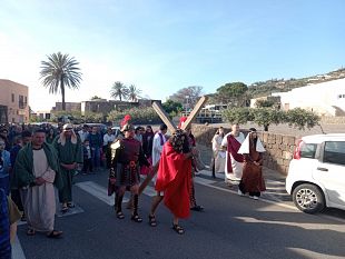 pantelleria-si-e-svolta-la-via-crucis-organizzata-dalla-parrocchia-san-gaetano