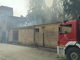 mazara-grosso-incendio-in-una-vasta-area-nei-pressi-di-via-casa-santa