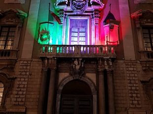 catania-palazzo-degli-elefanti-giovedi-sera-luci-spente-come-segno-di-attenzione-alla-crisi-delle-attivita-produttive
