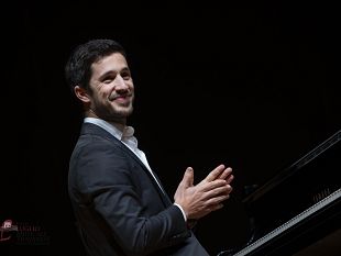 trapani-il-pianoforte-on-demand-di-francesco-parrino-conquista-il-san-domenico