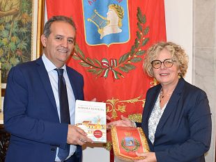 il-sindaco-massimo-grillo-e-gli-auguri-di-buon-lavoro-alla-neo-dirigente-del-commissariato-di-polizia-di-marsala