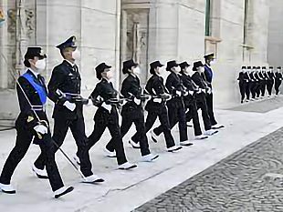 ultime-della-sera-il-fascino-della-divisa