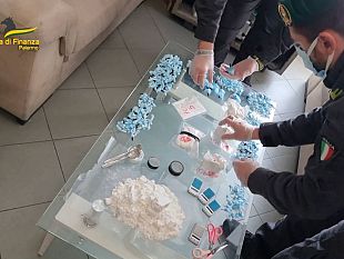 maxi-sequestro-a-palermo-la-gdf-arresta-produttore-e-grossista-di-crack