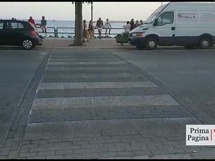 video-mazara-gia-scomparse-le-nuove-strisce-pedonali-sul-lungomare-altre-in-condizioni-pietose