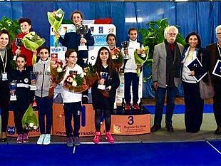 video-sorrisi-in-pedana-per-gli-u14-di-asd-mazara-scherma-e-circolo-schermistico-mazarese-alla-1-prova-nazionale-kinder-sport-sotto-gli-occhi-di-valentina-vezzali