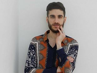 la-stagione-dei-ricordi-il-brano-del-trapanese-marco-tobia-che-sogna-un-banco-ad-amici