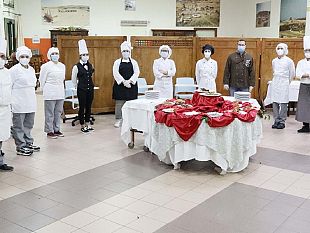 gli-studenti-dellipseoa-v-titone-di-castelvetrano-riproducono-i-piatti-del-simposio-greco