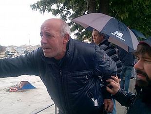video-la-disperazione-di-un-pescatore-la-cui-barca-e-affondata-a-causa-della-piena-del-mazaro