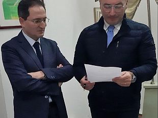 si-e-dimesso-il-consigliere-luigi-de-vincenzi-al-suo-posto-simone-vassallo