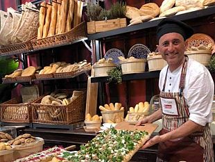 nuova-farina-makara-lomaggio-del-mazarese-piero-asaro-campione-del-mondo-pizza-freestyle-al-suo-quartiere-di-nascita