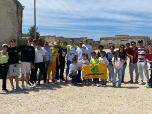 cala-giunone-piu-pulita-successo-per-la-raccolta-ecologica-organizzata-da-live-charity-e-live-young