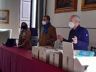 fondazione-sicilia-per-la-scuola-donati-tablet-agli-studenti-di-trapani-ed-erice