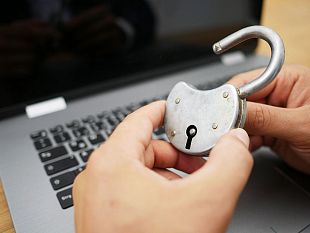 anche-le-pagine-facebook-verificate-possono-essere-violate-e-diffondere-malware