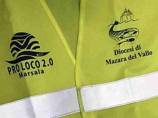 marsala-giovedi-la-consegna-dei-corpetti-con-bande-catarifrangenti-ai-migranti