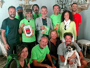 delegazione-di-camminatori-della-trasversale-sicula-a-palazzo-dali