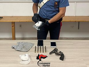 controlli-dei-carabinieri-a-castelvetrano-48enne-alcamese-sorpreso-con-droga-armi-e-munizioni-in-auto
