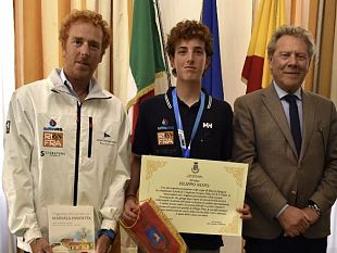 a-palazzo-municipale-il-velista-filippo-noto-neo-campione-europeo