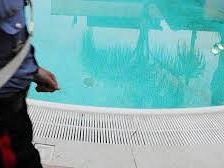 bimbo-di-due-anni-perde-la-vita-nella-piscina-gonfiabile-di-una-casa-vacanza