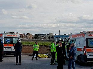 video-mazara-via-archi-46enne-muore-sul-ciglio-della-strada-a-seguito-di-un-malore