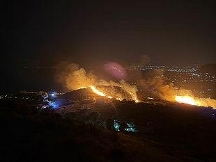 domato-un-vasto-incendio-nelle-campagne-di-scopello