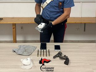 controlli-dei-carabinieri-a-castelvetrano-arrestato-un-alcamese-sorpreso-con-droga-armi-e-munizioni-in-auto