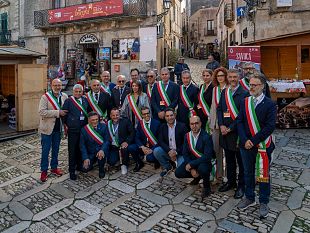 concluso-il-primo-sicily-b-fest-25-sindaci-sottoscrivono-la-carta-di-erice