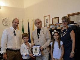 il-giovanissimo-atleta-daniele-giardina-incontra-il-sindaco-cristaldi-al-palazzo-di-citta