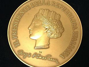 presidente-mattarella-conferisce-al-teatro-libero-la-maedaglia-50-anni-attivita