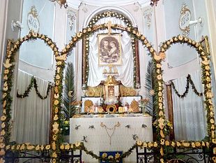 san-giuseppe-inaugurato-il-percorso-degli-altari-domenica-la-tradizionale-caminata-di-li-tri-santi