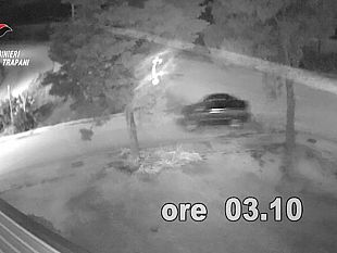 video-arresto-dellautore-dellincendio-dellauto-del-sindaco-di-gibellina-i-particolari-delle-indagini