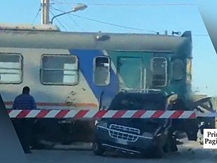 petrosino-il-video-dello-scontro-del-treno-con-lauto-al-passaggio-a-livello-2