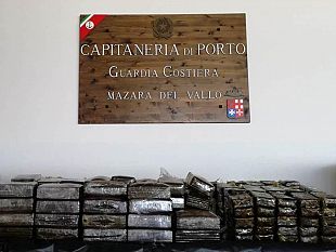 mazara-sequestrati-81-kg-di-hashish-dalla-guardia-costiera-di-mazara-del-vallo