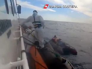pantelleria-famiglia-salvata-dalla-guardia-costiera-eroico-intervento-in-mare-mosso
