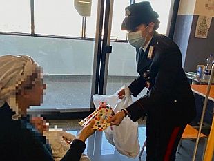 marsala/carabinieri-consegnano-doni-ai-bambini-del-reparto-pediatria-del-p-borsellino