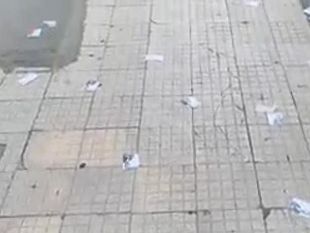 santini-elettorali-abbandonati-per-strada-appello-alla-civilta-e-alla-coerenza
