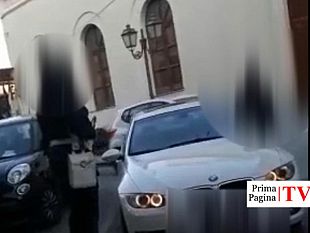 video-castelvetrano-sputi-ed-insulti-per-ad-una-vigilessa-dopo-una-multa